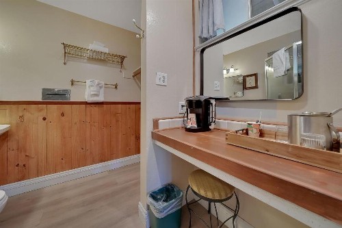 Narrow Gauge Inn - image 38