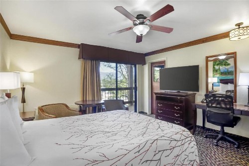 Best Western Plus Yosemite Gateway Inn - image 15