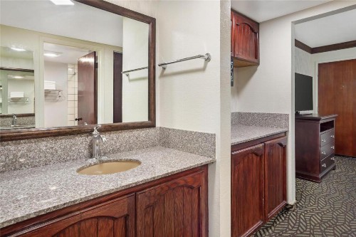 Best Western Plus Yosemite Gateway Inn - image 17