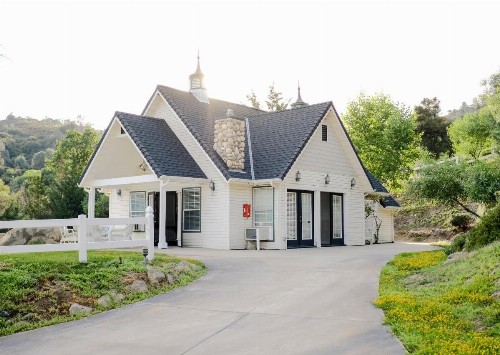 Hounds Tooth Inn - image 2