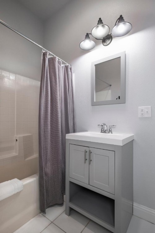 Hounds Tooth Inn - image 27