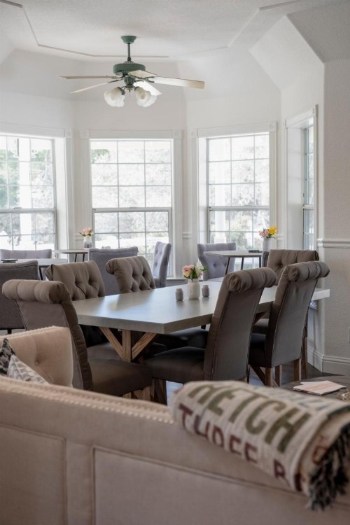 Hounds Tooth Inn - image 29