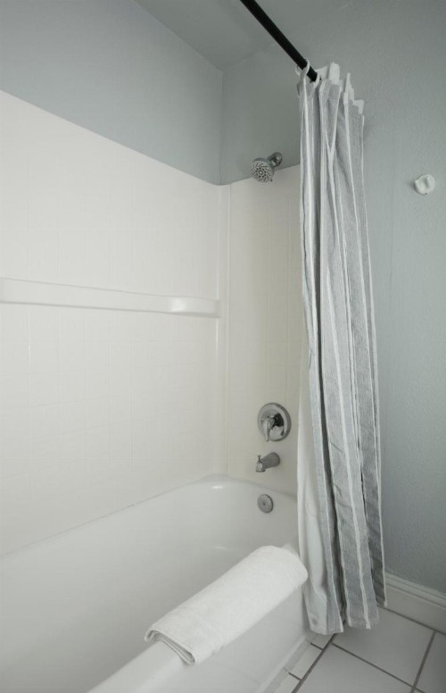 Hounds Tooth Inn - image 3