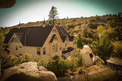 Hounds Tooth Inn - image 32