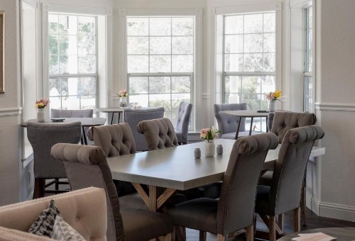 Hounds Tooth Inn - image 34