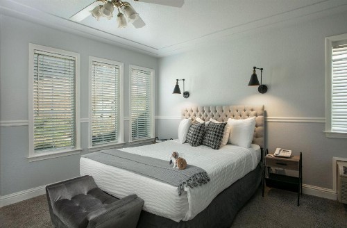 Hounds Tooth Inn - image 40