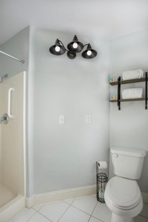Hounds Tooth Inn - image 44
