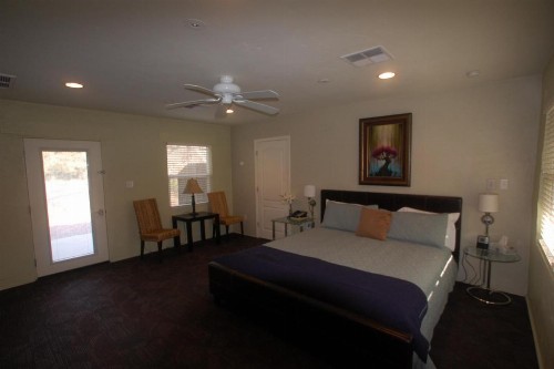 Queen's Inn By The River - image 38
