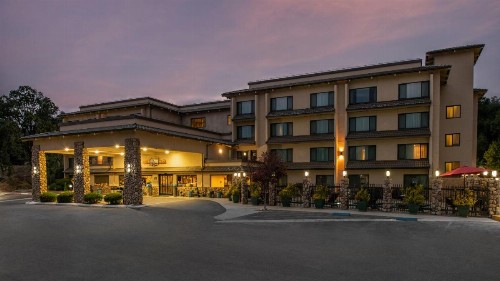 Yosemite Southgate Hotel & Suites - image 15