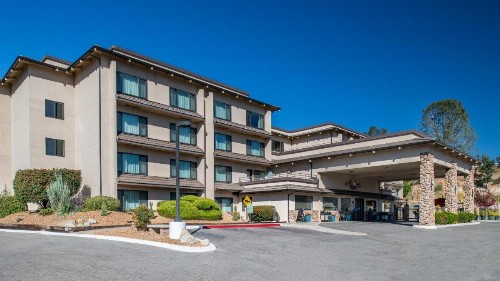 Yosemite Southgate Hotel & Suites - image 30