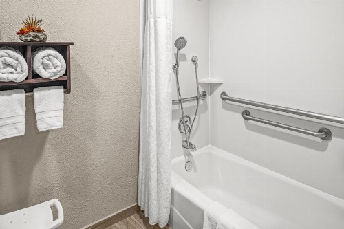 Yosemite Southgate Hotel & Suites - image 31