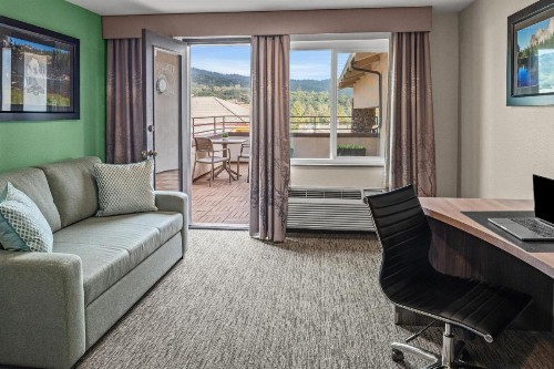 Yosemite Southgate Hotel & Suites - image 33