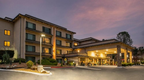 Yosemite Southgate Hotel & Suites - image 42