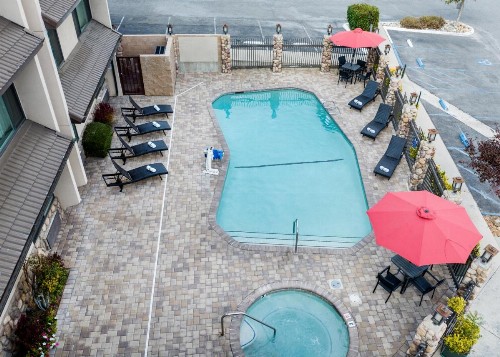 Yosemite Southgate Hotel & Suites - image 5