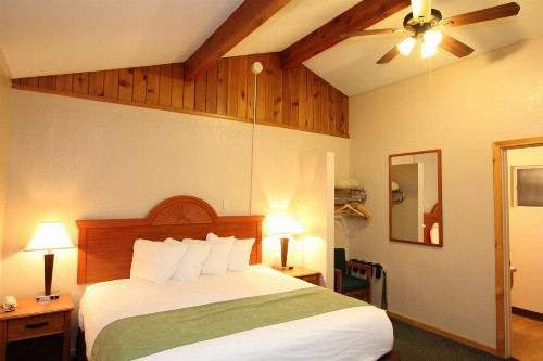 Oakhurst Lodge - image 4
