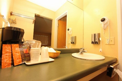 Oakhurst Lodge - image 7