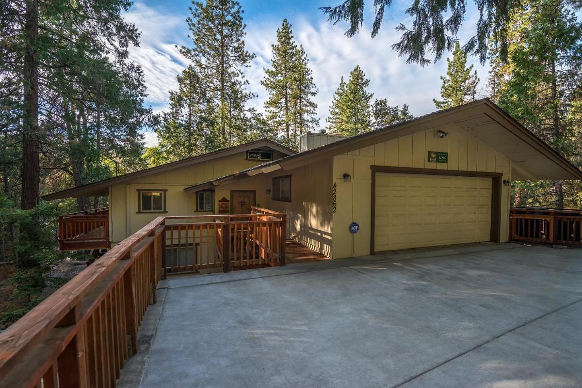 Sierra Springs - 4BR/3BA Holiday Home - main image