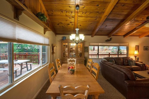 Sierra Springs - 4BR/3BA Holiday Home - image 10