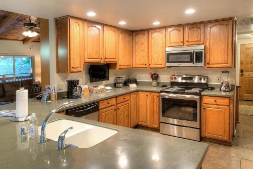 Sierra Springs - 4BR/3BA Holiday Home - image 4