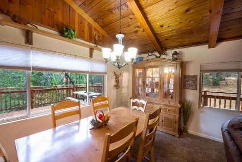 Sierra Springs - 4BR/3BA Holiday Home - image 5