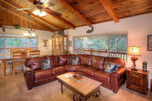 Sierra Springs - 4BR/3BA Holiday Home - image 7
