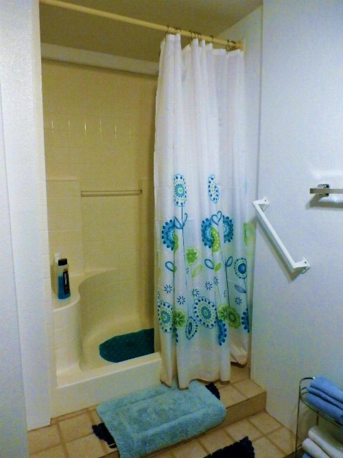 Charming Downstairs Unit - image 21