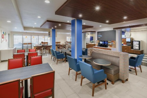 Holiday Inn Express & Suites Oakhurst-Yosemite Park Area an IHG Hotel - image 17