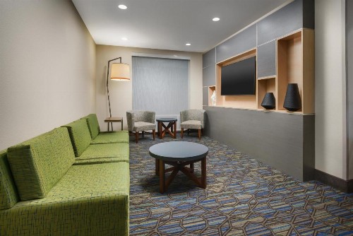 Holiday Inn Express & Suites Oakhurst-Yosemite Park Area an IHG Hotel - image 49