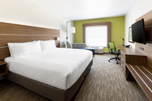 Holiday Inn Express & Suites Oakhurst-Yosemite Park Area an IHG Hotel - image 7