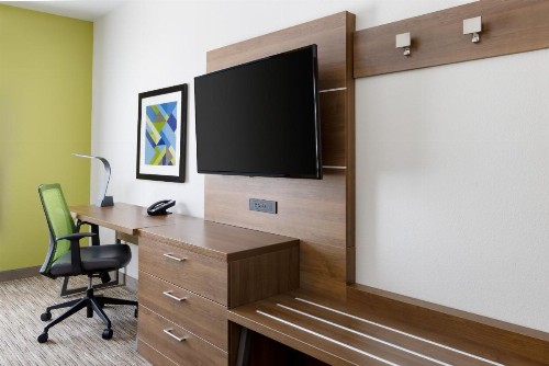 Holiday Inn Express & Suites Oakhurst-Yosemite Park Area an IHG Hotel - image 8