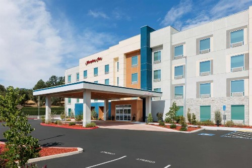 Hampton Inn Oakhurst-Yosemite - image 17