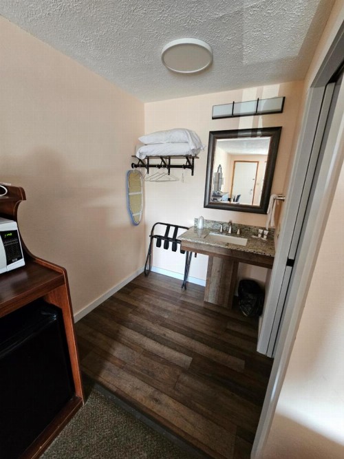 Oak Mar Motel - image 5