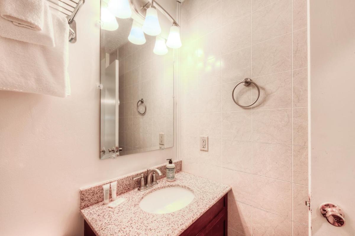 Jeffrey Lane Condos - image 6