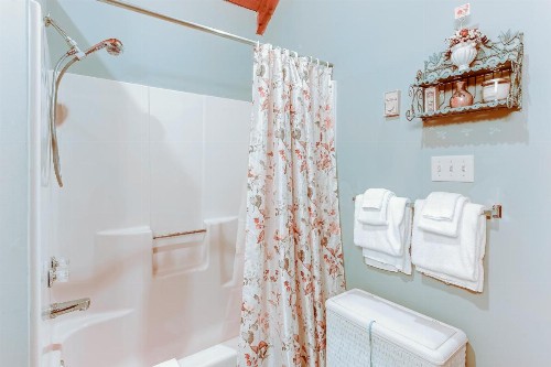 Baileigh's Bungalow - image 10