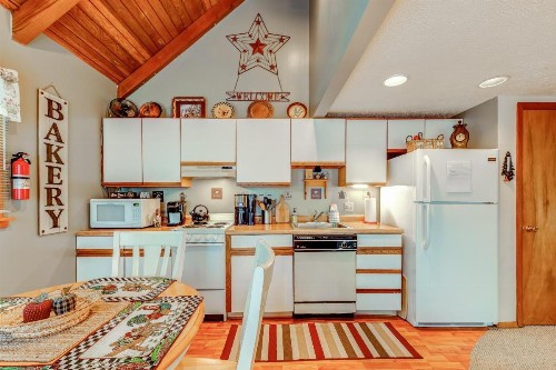 Baileigh's Bungalow - image 11