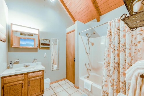 Baileigh's Bungalow - image 6
