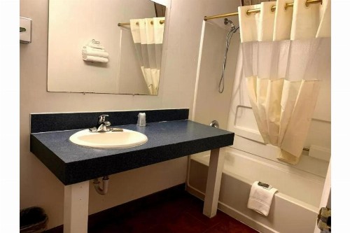Ranch Motel - image 3