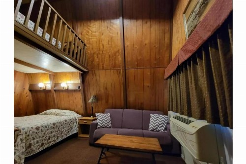Ranch Motel - image 5