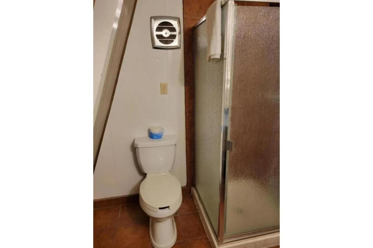 Ranch Motel - image 6