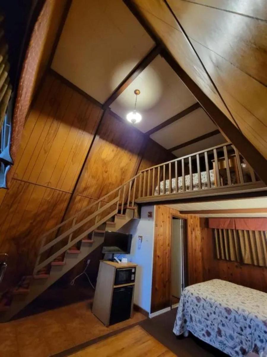 Ranch Motel - image 7