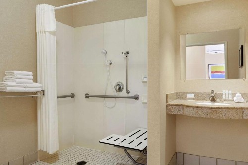 Homewood Suites by Hilton - Oakland Waterfront - image 2