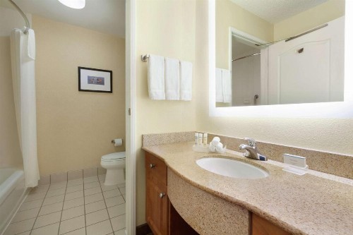 Homewood Suites by Hilton - Oakland Waterfront - image 45
