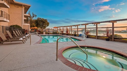 Executive Inn & Suites Oakland - image 5