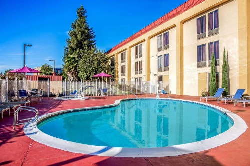 La Quinta by Wyndham Oakland Airport Coliseum - image 10