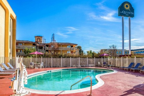 La Quinta by Wyndham Oakland Airport Coliseum - image 11