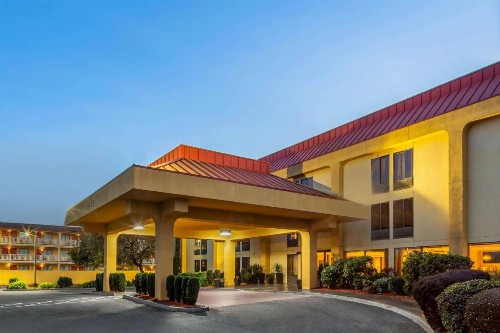 La Quinta by Wyndham Oakland Airport Coliseum - image 7