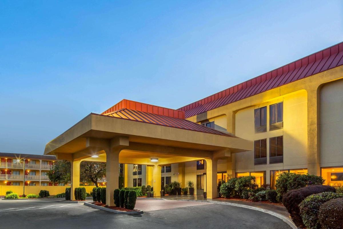 La Quinta by Wyndham Oakland Airport Coliseum - image 7