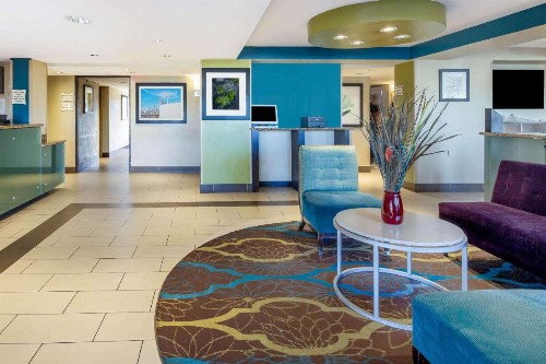 La Quinta by Wyndham Oakland Airport Coliseum - image 8