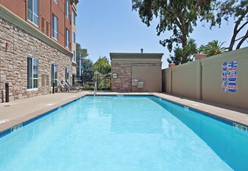 Holiday Inn Oakland Airport an IHG Hotel - image 2