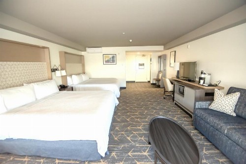 Holiday Inn Oakland Airport an IHG Hotel - image 29
